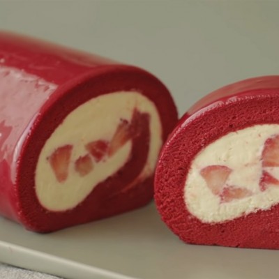 Bánh Bông Lan Dâu Tây Cuộn